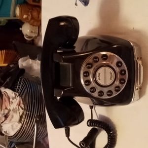 Classic phone 111 works ,real phone looks great no chips